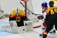 تیم دب یک قهرمان جهان را جمع می کند